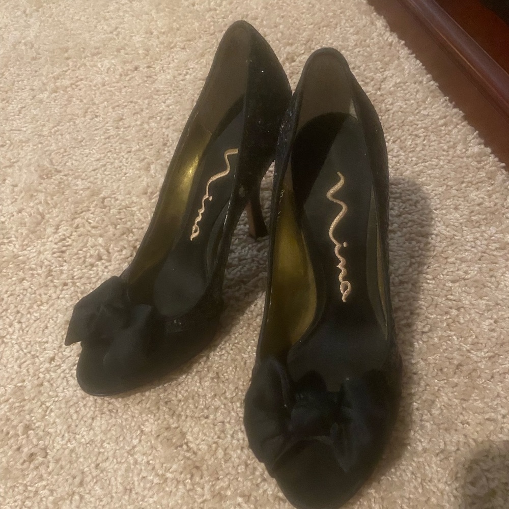 NINA Glittery Black Heels Size 6.5👠Heart ght about 3”👠